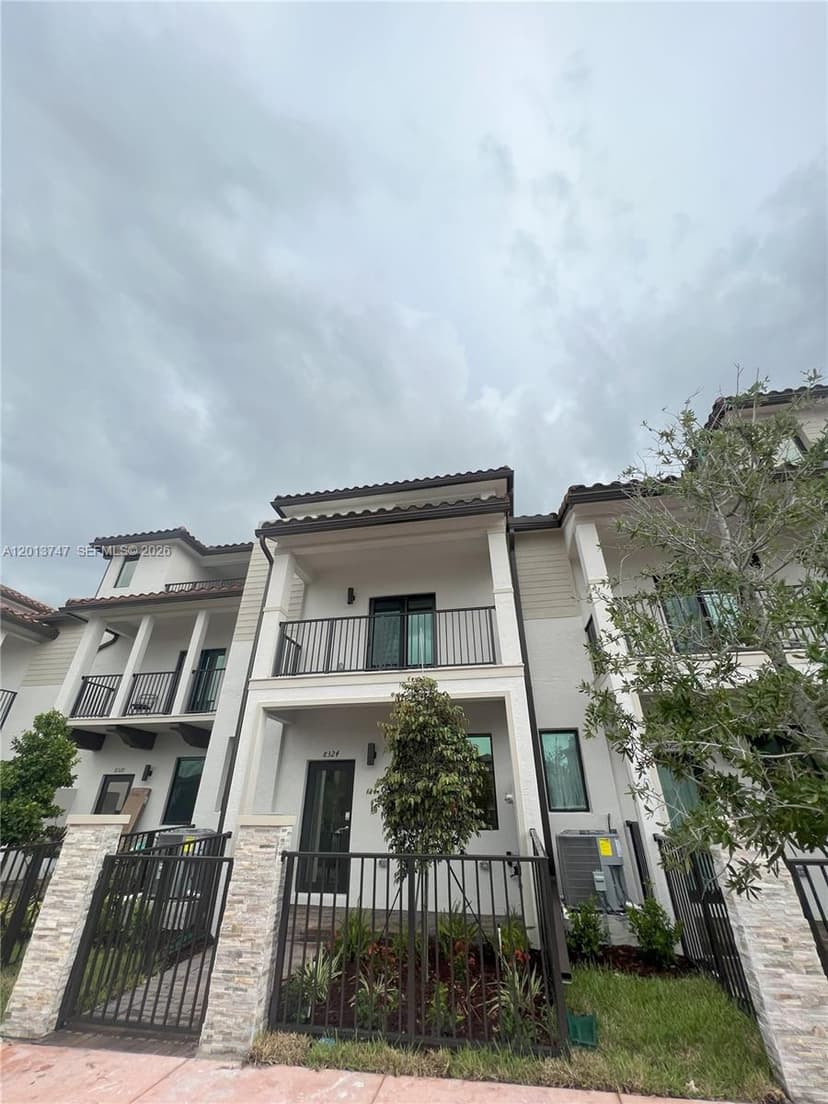 8324 NW 43rd St, Doral FL 33166