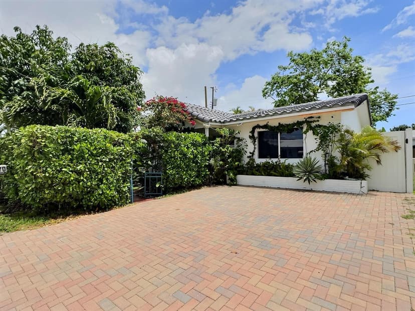 4570 NW 16th Terrace, Tamarac FL 33309