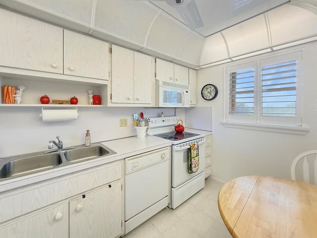 555 NW 4th Avenue # 401, Boca Raton FL 33432 - Boca Raton, FL - Photo 2