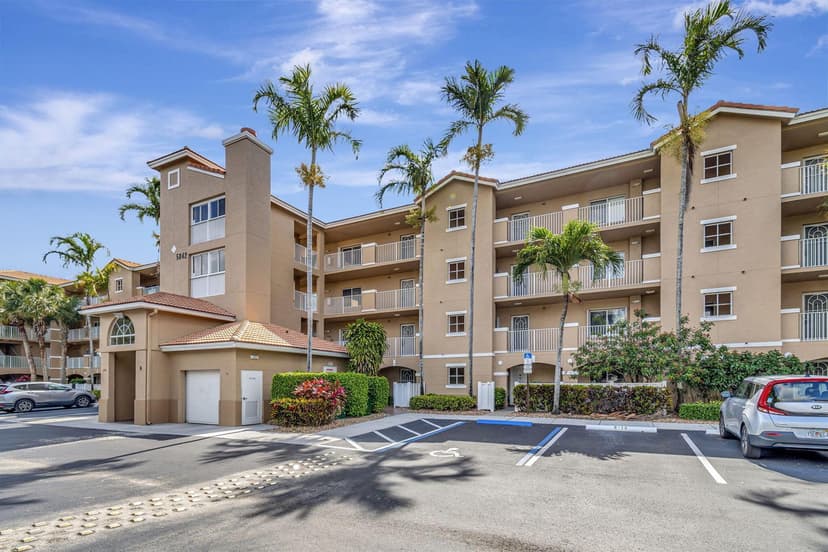 5842 Crystal Shores Drive # 105, Boynton Beach FL 33437