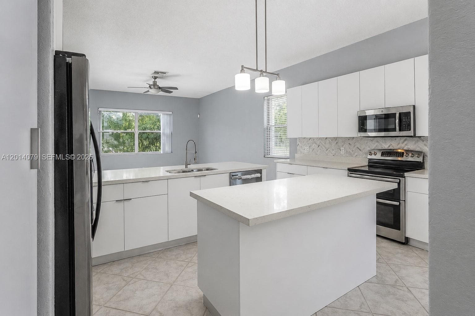 1101 NW 180th Ave, Pembroke Pines FL 33029