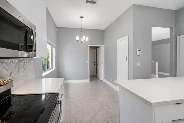 1101 NW 180th Ave, Pembroke Pines FL 33029 - Pembroke Pines, FL - Photo 4