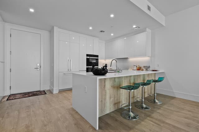 220 Lake Shore Drive # 1913, Lake Park FL 33403 - Lake Park, FL - Photo 2