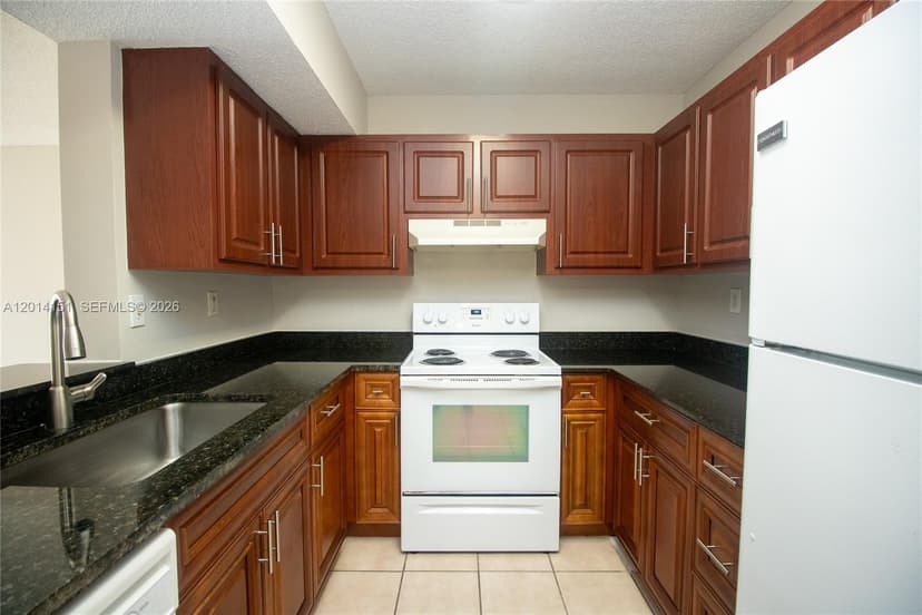 9491 S Palm Cir S # 101, Pembroke Pines FL 33025