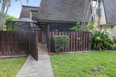 2561 NW 99th Avenue, Coral Springs FL 33065 - Coral Springs, FL - Photo 2
