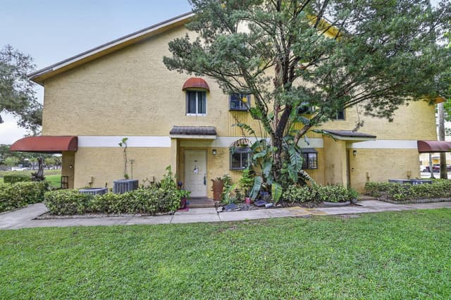 3041 N Oakland Forest Drive # 103, Oakland Park FL 33309 - Oakland Park, FL - Photo 2
