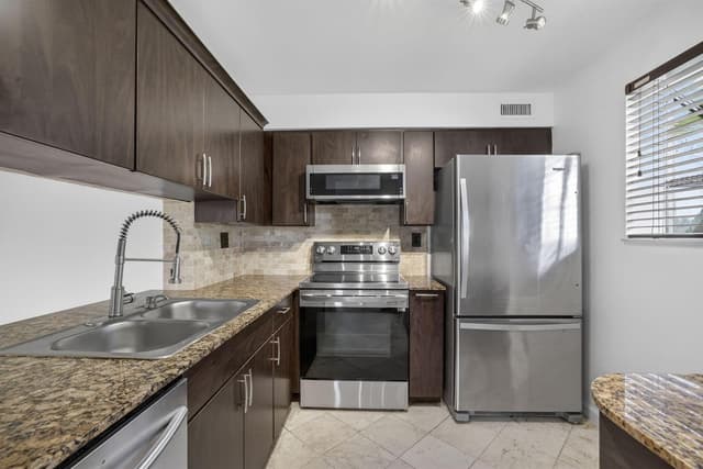 3041 N Oakland Forest Drive # 103, Oakland Park FL 33309 - Oakland Park, FL - Photo 3