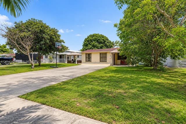 1379 NE 177th St, North Miami Beach FL 33162 - North Miami Beach, FL - Photo 2
