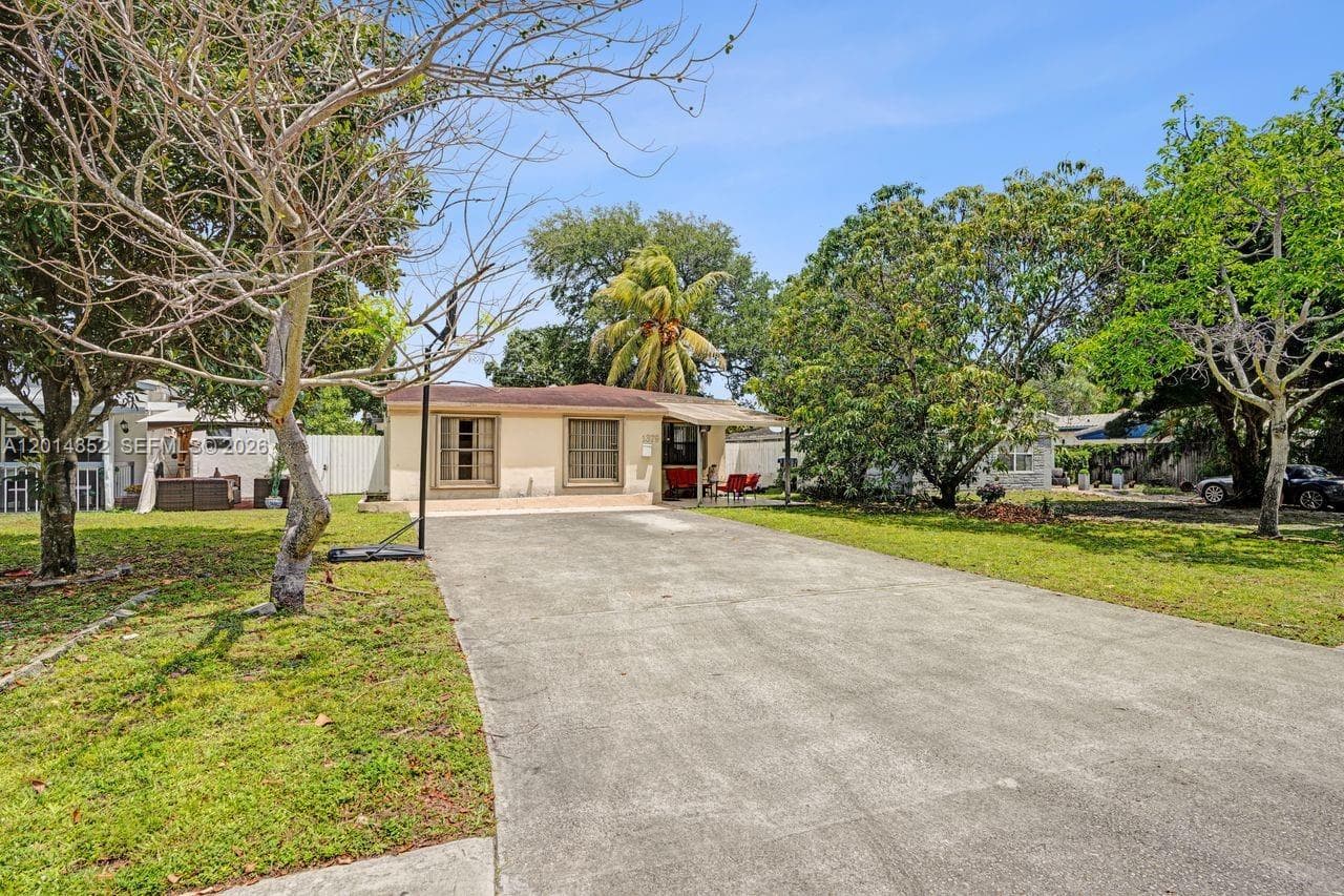1379 NE 177th St, North Miami Beach FL 33162 - North Miami Beach, FL - Photo 1