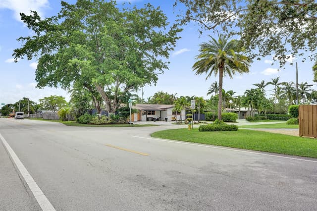 4460 NE 17th Terrace, Oakland Park FL 33334 - Oakland Park, FL - Photo 2