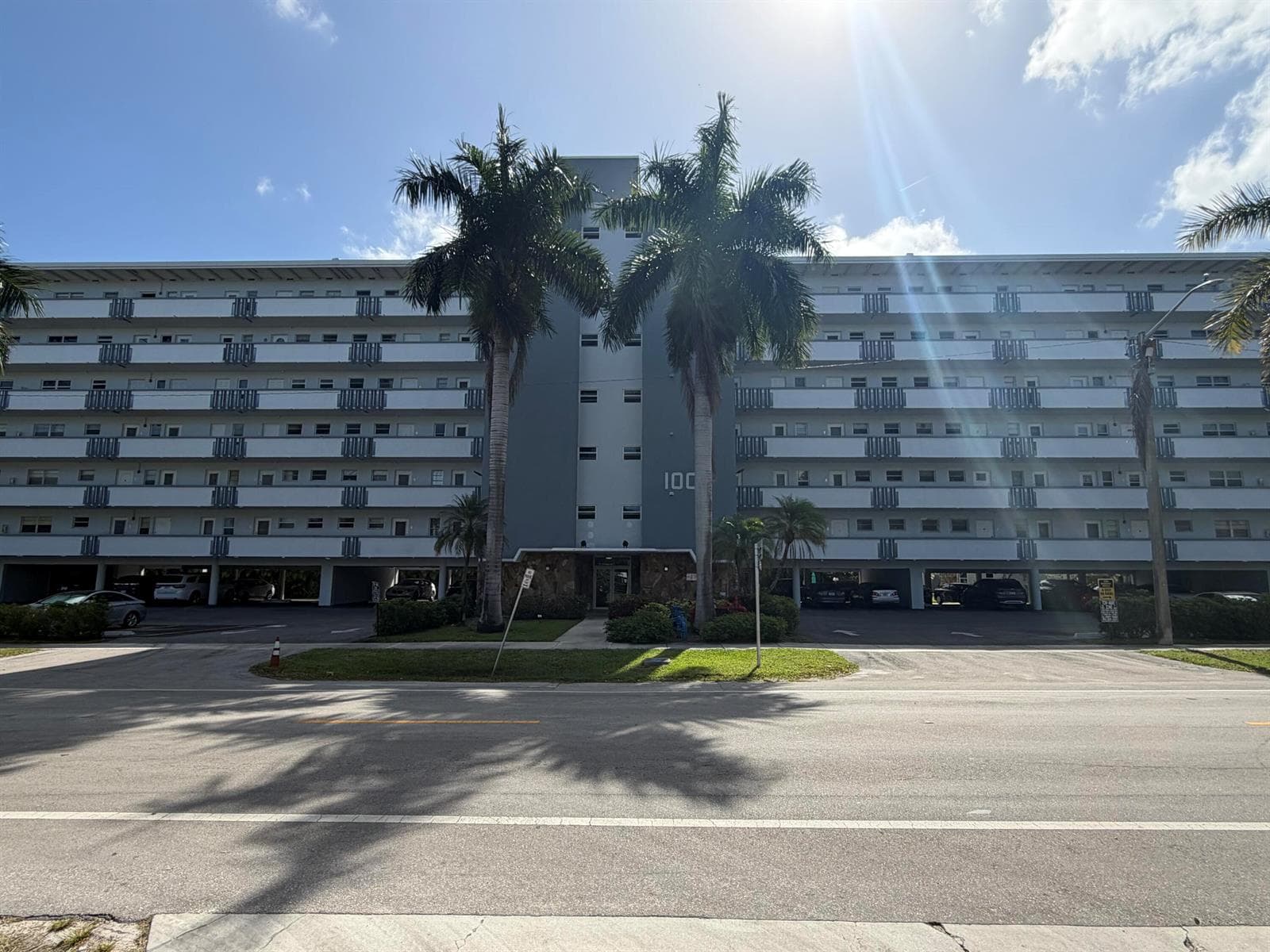 1000 NE 14th Avenue # 304, Hallandale Beach FL 33009 - Hallandale Beach, FL - Photo 1