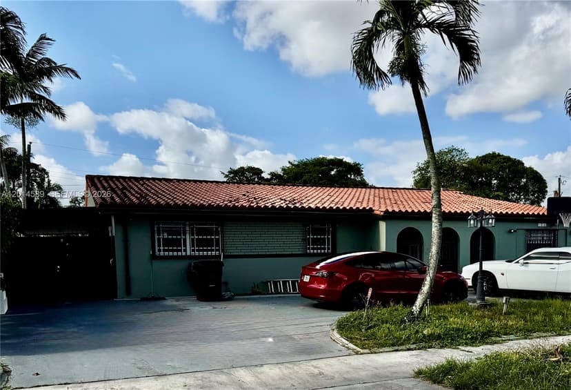 1314 W 77th St, Hialeah FL 33014