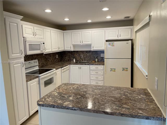 8621 NW 12th St # D178, Plantation FL 33322 - Plantation, FL - Photo 3
