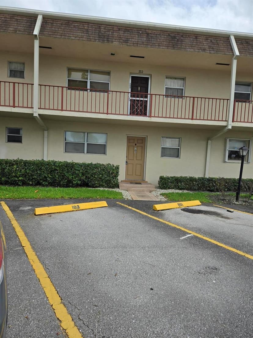 103 Oxford 400, West Palm Beach FL 33417