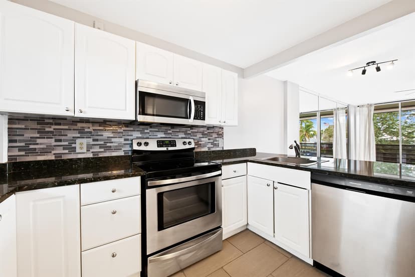 113 Royal Park Drive # 2h, Oakland Park FL 33309