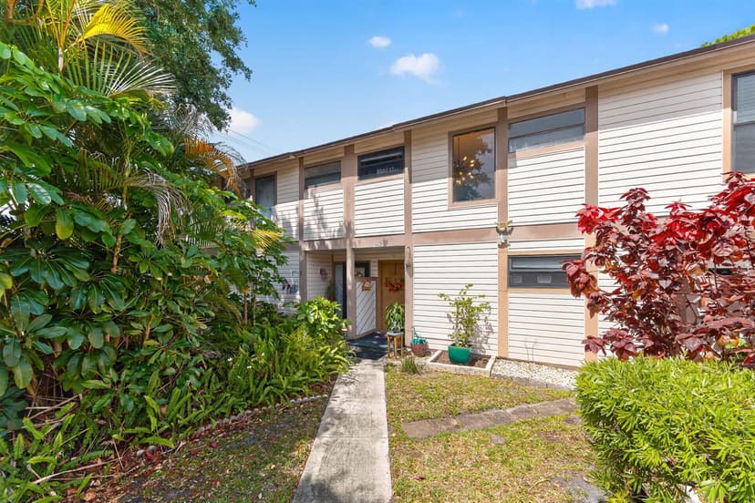 124 Sherwood Circle # 11b, Jupiter FL 33458