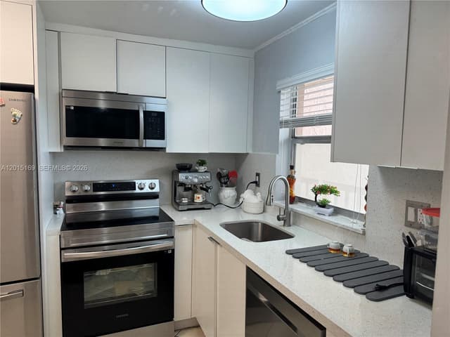 9580 Sunrise Lakes Blvd # 211, Sunrise FL 33322 - Sunrise, FL - Photo 2