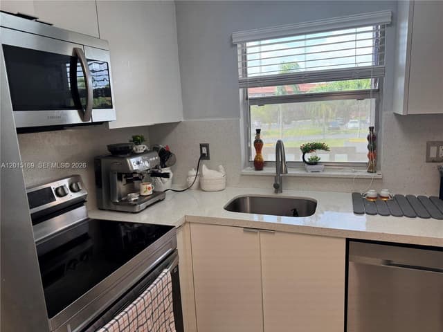 9580 Sunrise Lakes Blvd # 211, Sunrise FL 33322 - Sunrise, FL - Photo 7