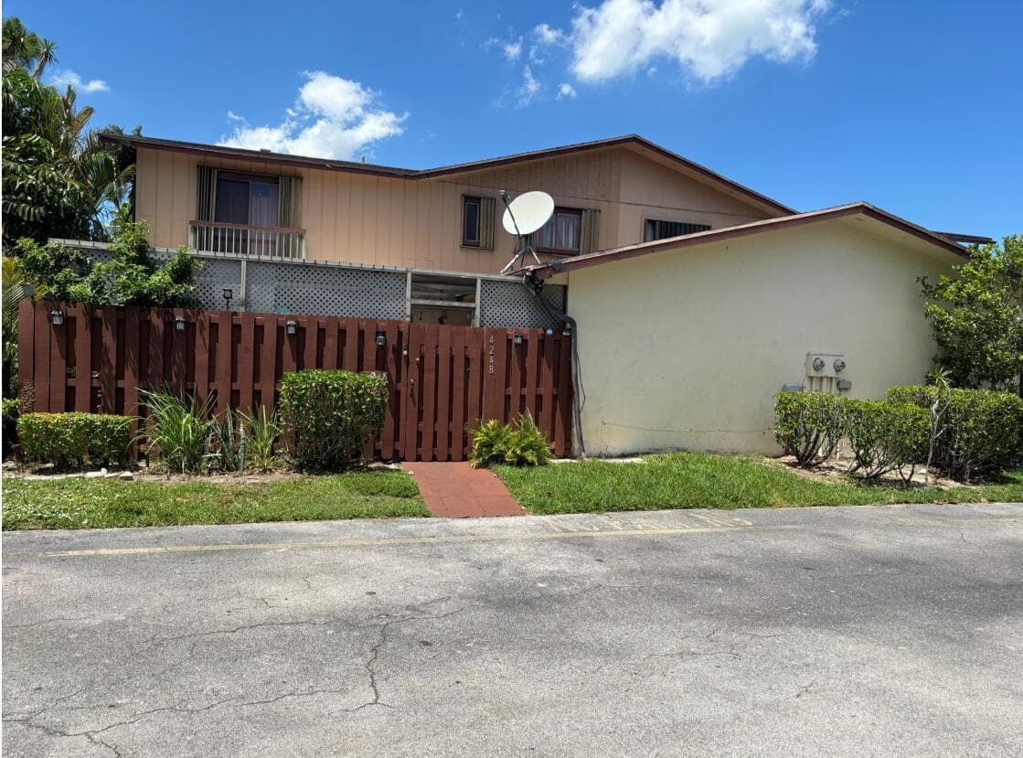 4248 Landar Drive, FL 33463 - Photo 1