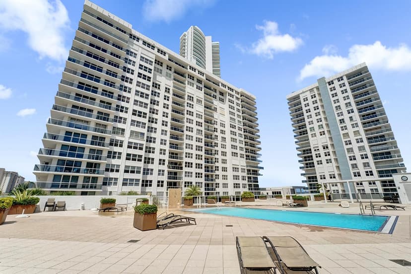 2751 S Ocean Drive # 302s, Hollywood FL 33019