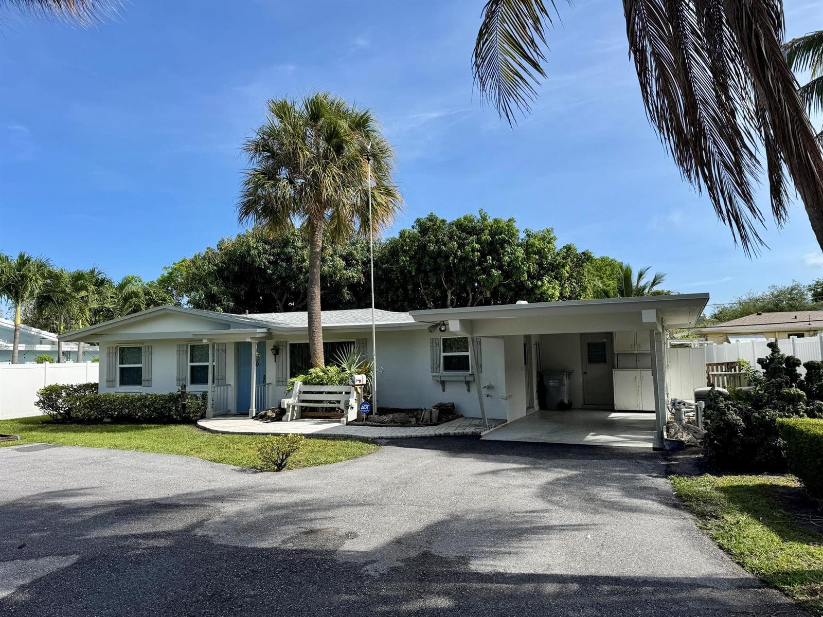 2560 NE 20th Street, Pompano Beach FL 33062