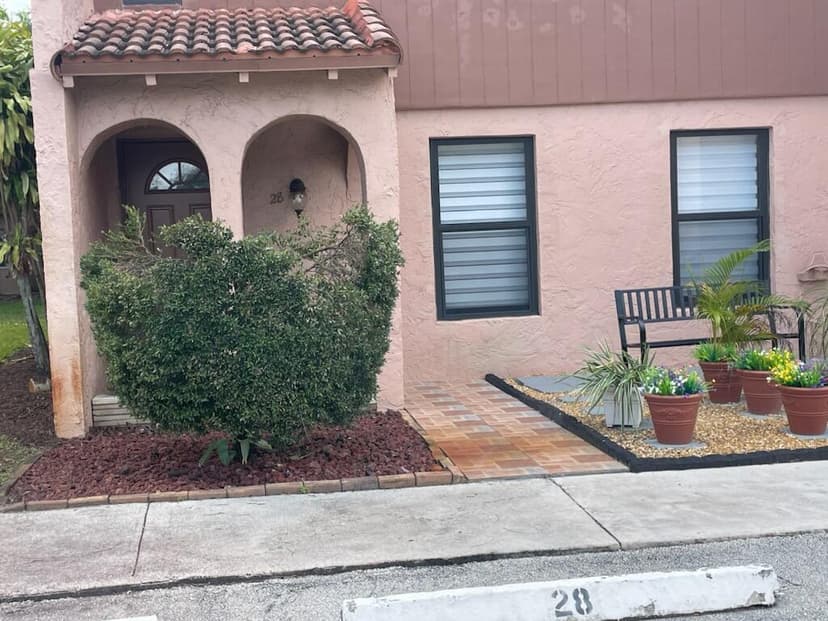 28 Madrid Lane, Davie FL 33324