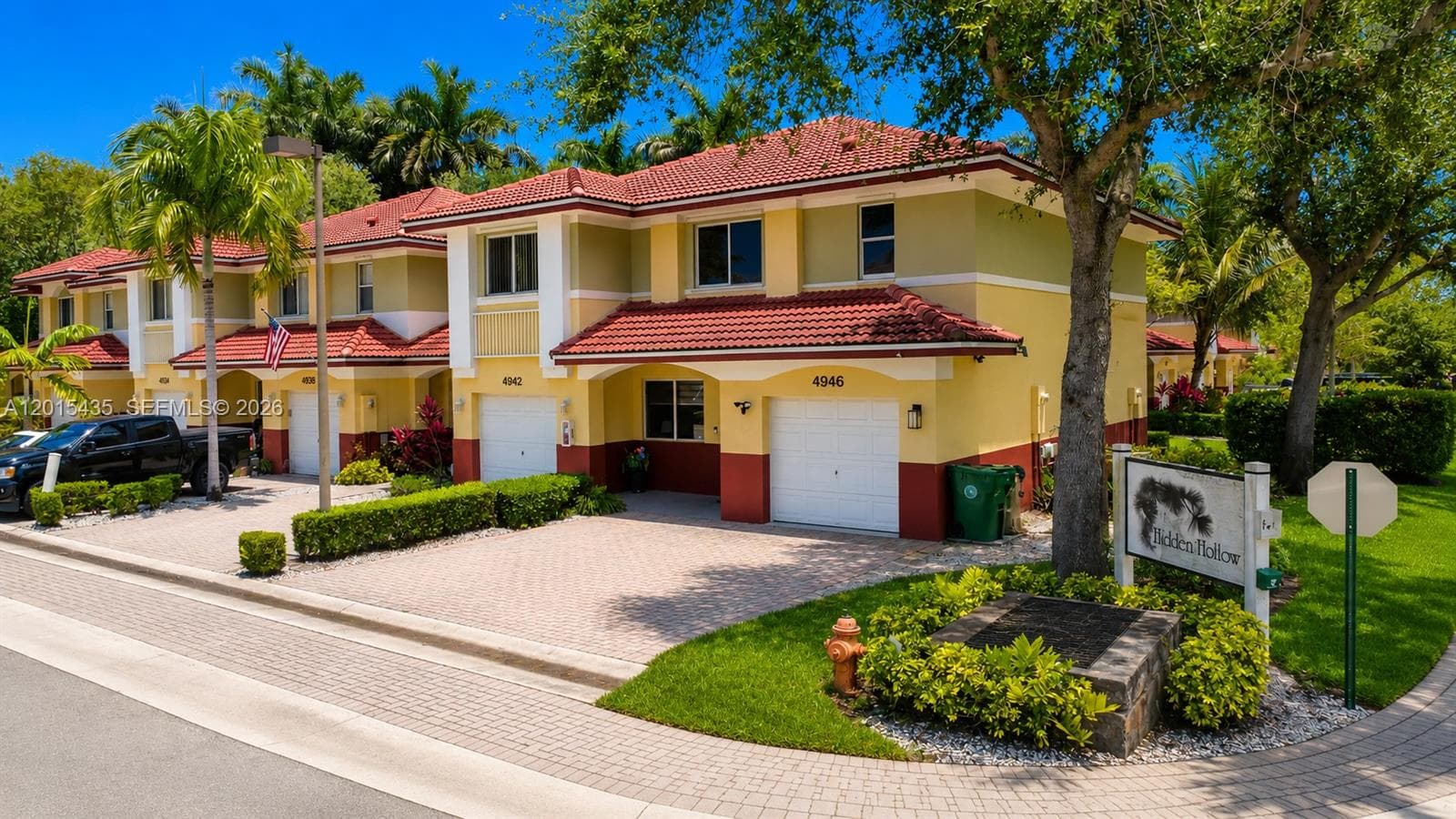 4946 SW 66th Ter, Davie FL 33314 - Davie, FL - Photo 1