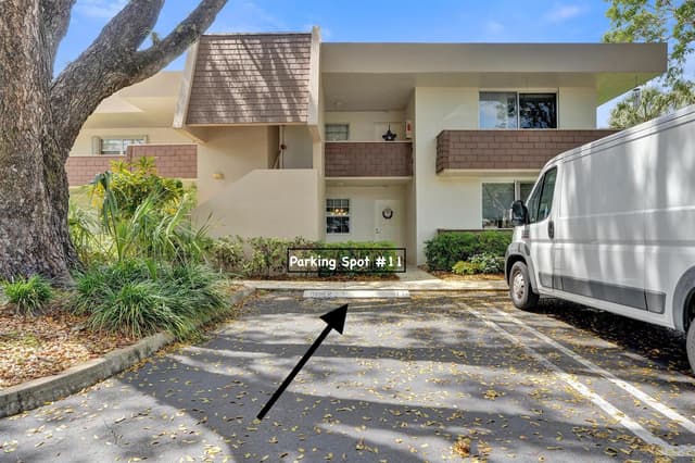 3621 Oaks Clubhouse Drive # 101, Pompano Beach FL 33069 - Pompano Beach, FL - Photo 2