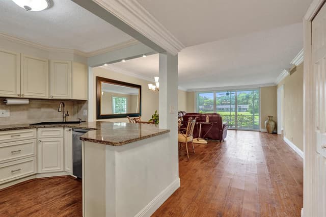 3621 Oaks Clubhouse Drive # 101, Pompano Beach FL 33069 - Pompano Beach, FL - Photo 7