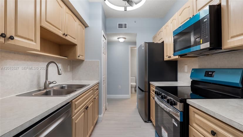 7085 Nova Dr # 105, Davie FL 33317