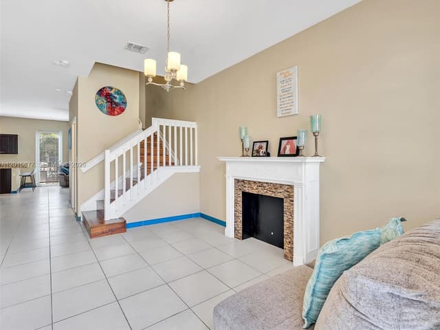 1410 NW 214th Ter, Miami Gardens FL 33169 - Miami Gardens, FL - Photo 3