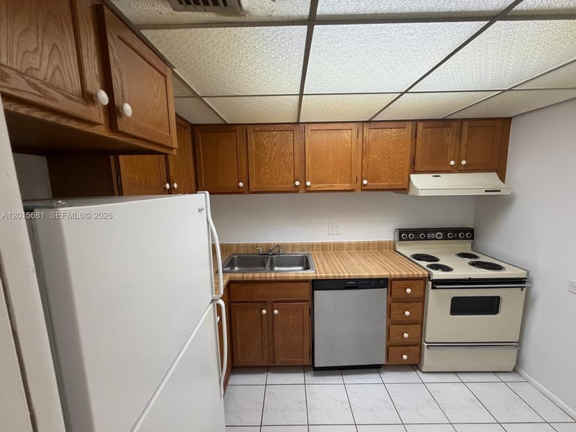 3720 Inverrary Dr # 2K, Lauderhill FL 33319