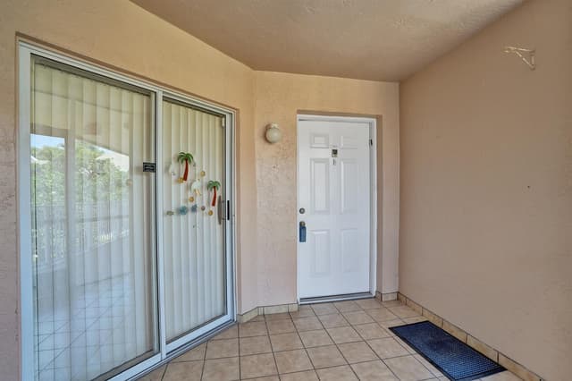 7243 S Devon Drive, Tamarac FL 33321 - Tamarac, FL - Photo 2
