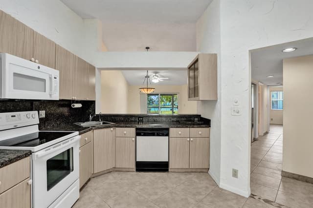 7243 S Devon Drive, Tamarac FL 33321 - Tamarac, FL - Photo 4