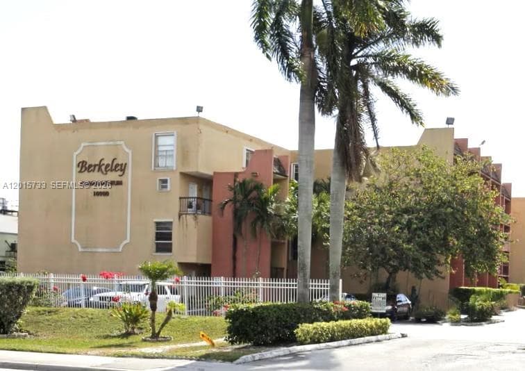 10900 SW 104th St # 315, Miami FL 33176