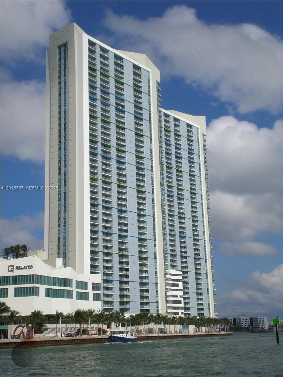 325 S Biscayne Blvd # 4016, Miami FL 33131