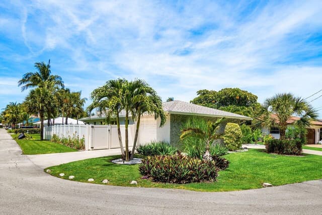 106 Periwinkle Drive, Hypoluxo FL 33462 - Hypoluxo, FL - Photo 3