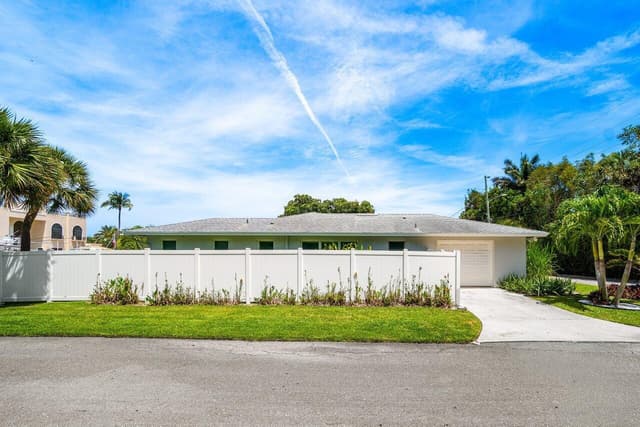 106 Periwinkle Drive, Hypoluxo FL 33462 - Hypoluxo, FL - Photo 4