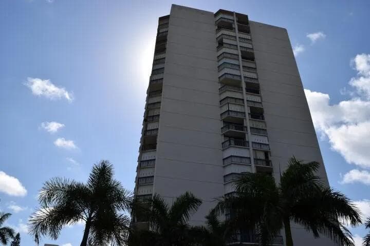 2425 Presidential Way # 1905, West Palm Beach FL 33401 - West Palm Beach, FL - Photo 1