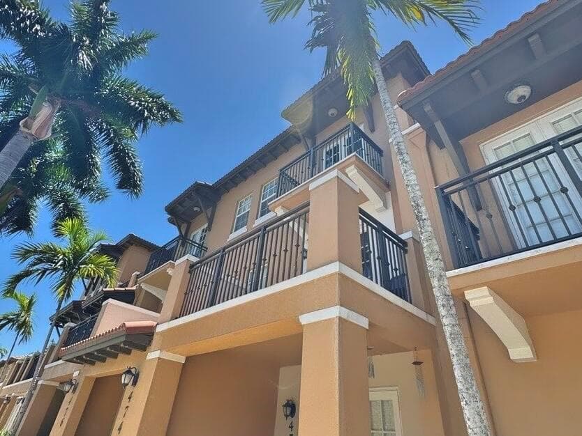 474 SW 147th Avenue, Pembroke Pines FL 33027