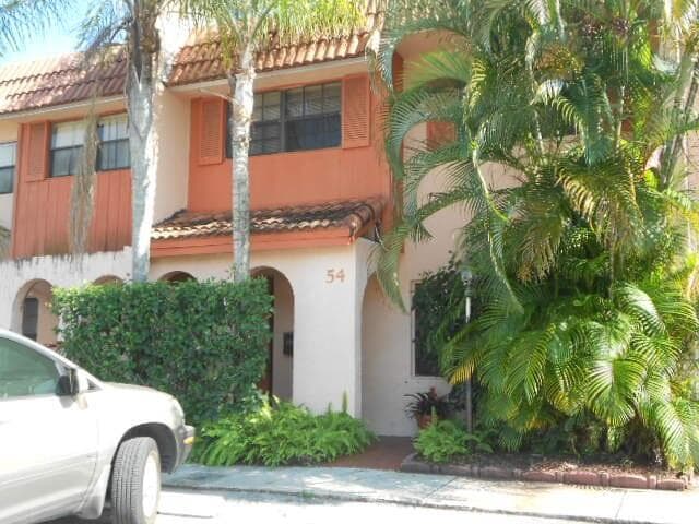 54 Matador Lane N, Davie FL 33324 - Davie, FL - Photo 1