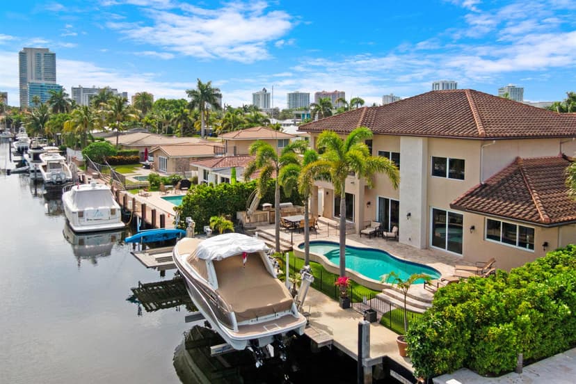 2461 SE 10th Street, Pompano Beach FL 33062