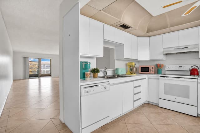 3405 Bimini Lane # M4, Coconut Creek FL 33066 - Coconut Creek, FL - Photo 2