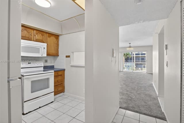 3048 E Sunrise Lakes Dr # 220, Sunrise FL 33322 - Sunrise, FL - Photo 6