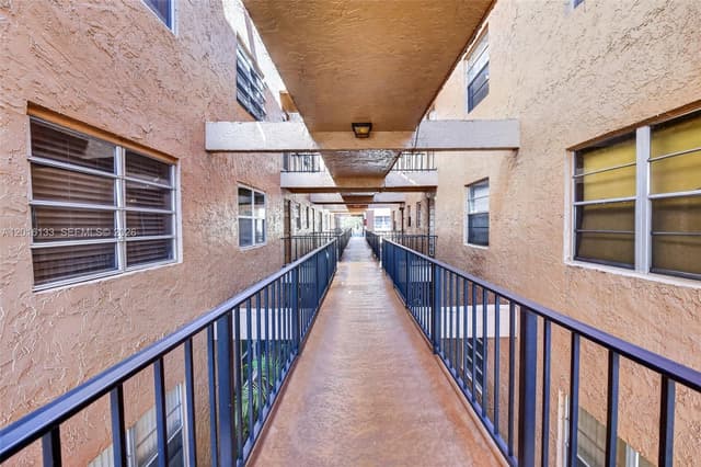 3048 E Sunrise Lakes Dr # 220, Sunrise FL 33322 - Sunrise, FL - Photo 4