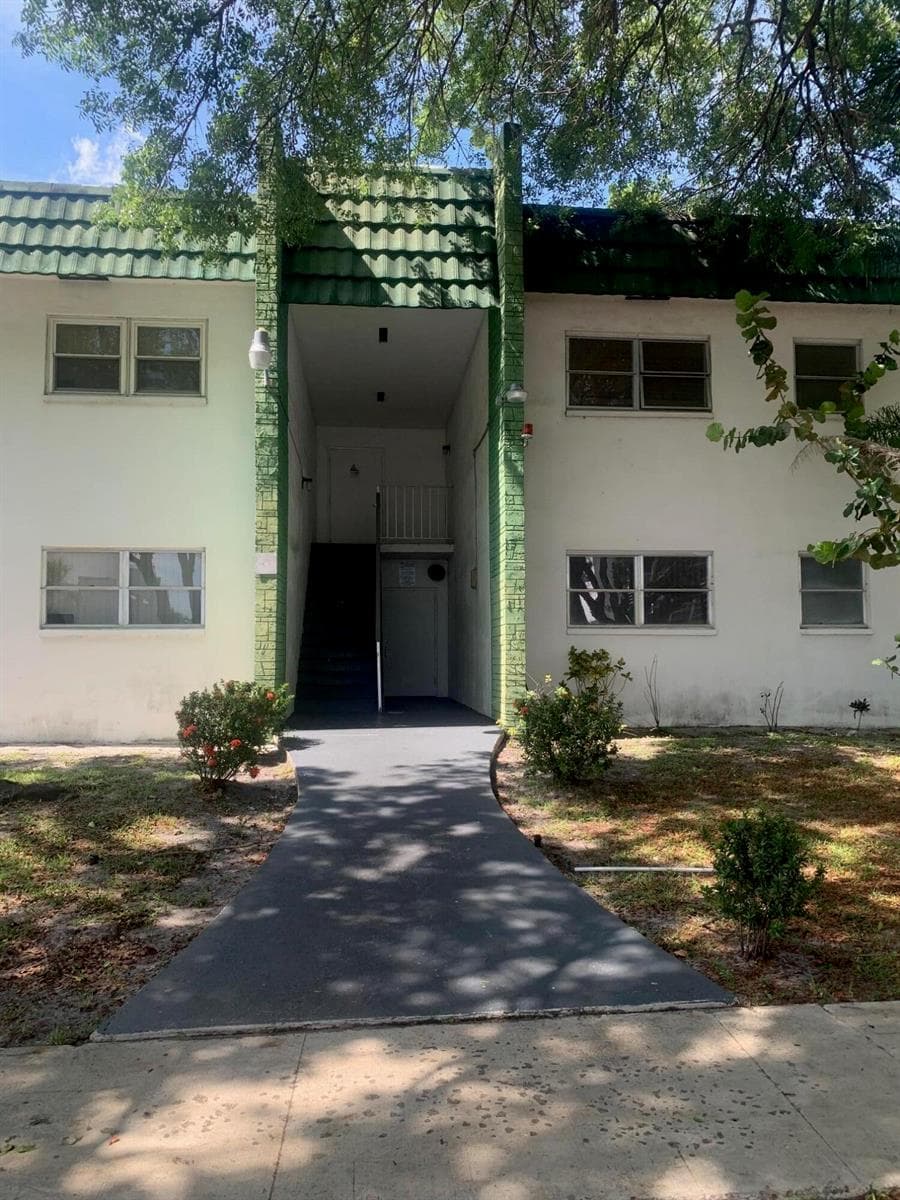 4821 NW 22nd Court NW # 100, Lauderhill FL 33313