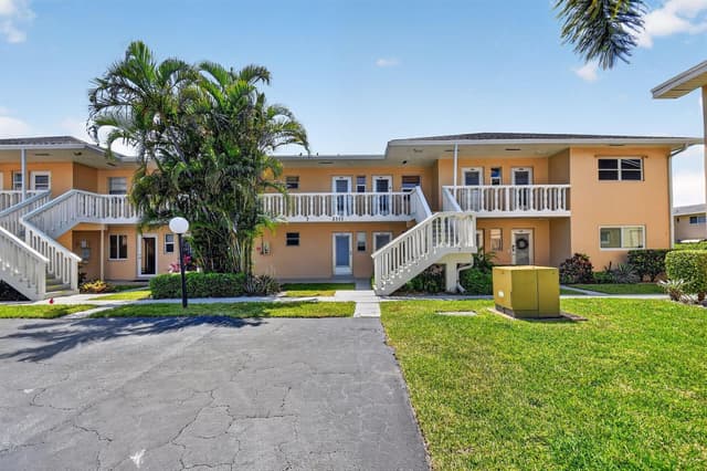 2111 NE 1st Court # 204, Boynton Beach FL 33435 - Boynton Beach, FL - Photo 2
