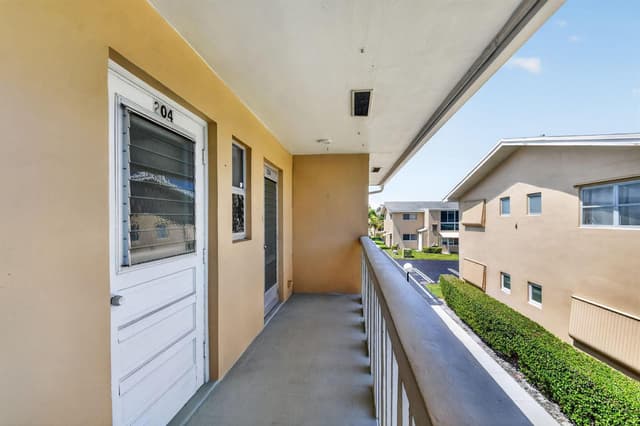 2111 NE 1st Court # 204, Boynton Beach FL 33435 - Boynton Beach, FL - Photo 5