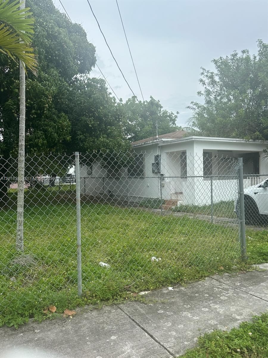 1891 NW 62nd Ter, Miami FL 33147