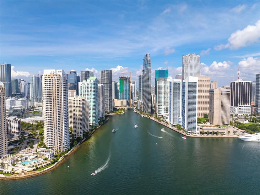 300 S Biscayne Blvd # L02, Miami FL 33131